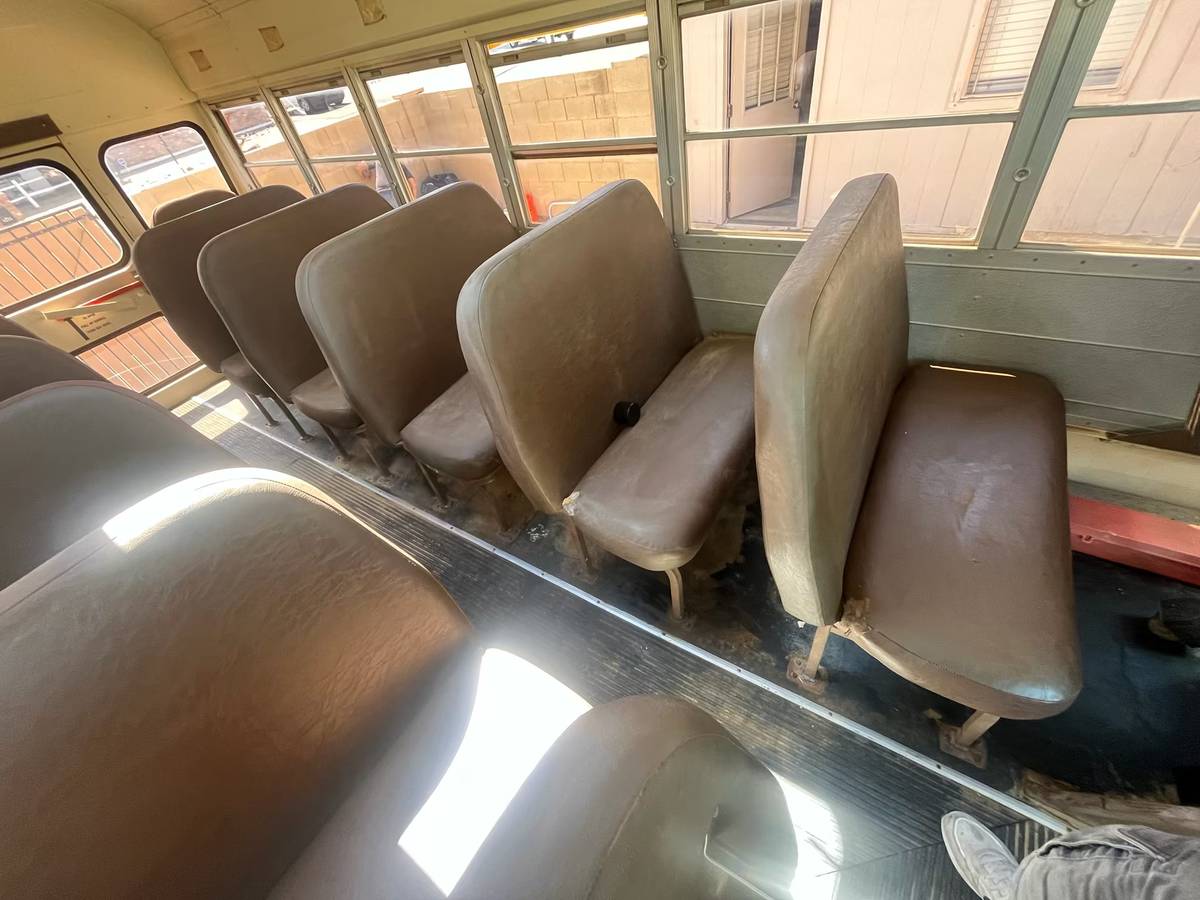 Blue-bird-school-bus-diesel-1992-yellow-16