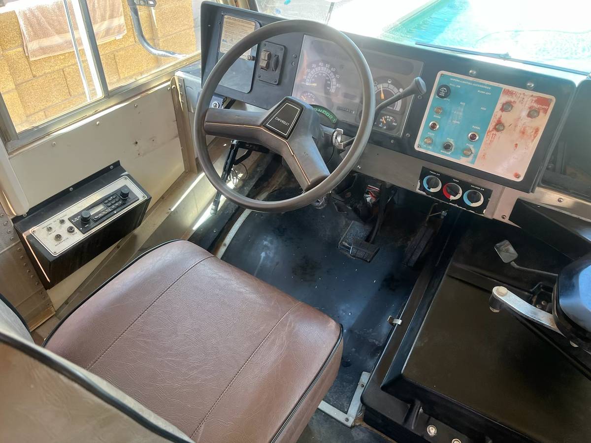 Blue-bird-school-bus-diesel-1992-yellow-18
