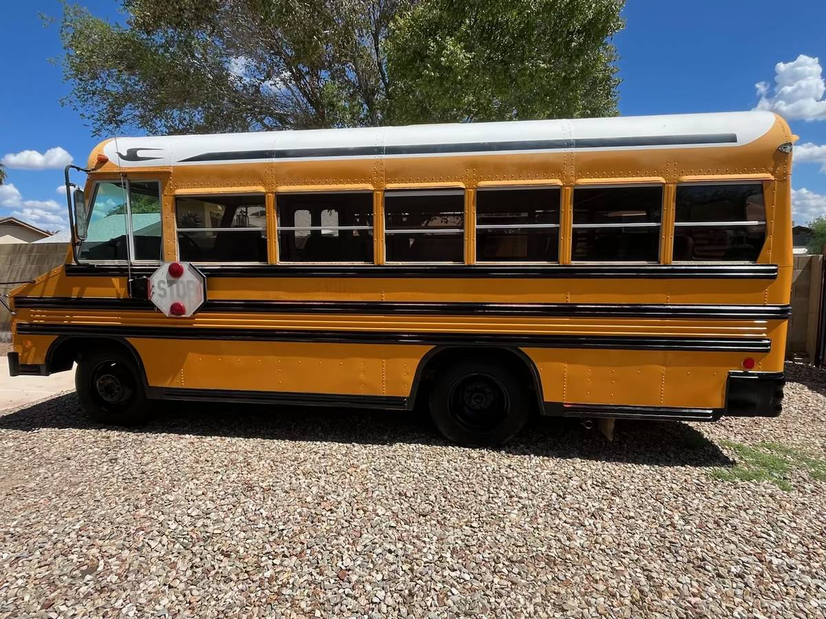 Blue-bird-school-bus-diesel-1992-yellow-2