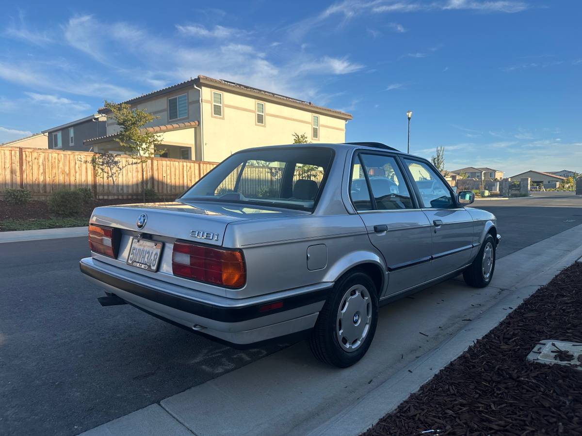 Bmw-318i-1991-3