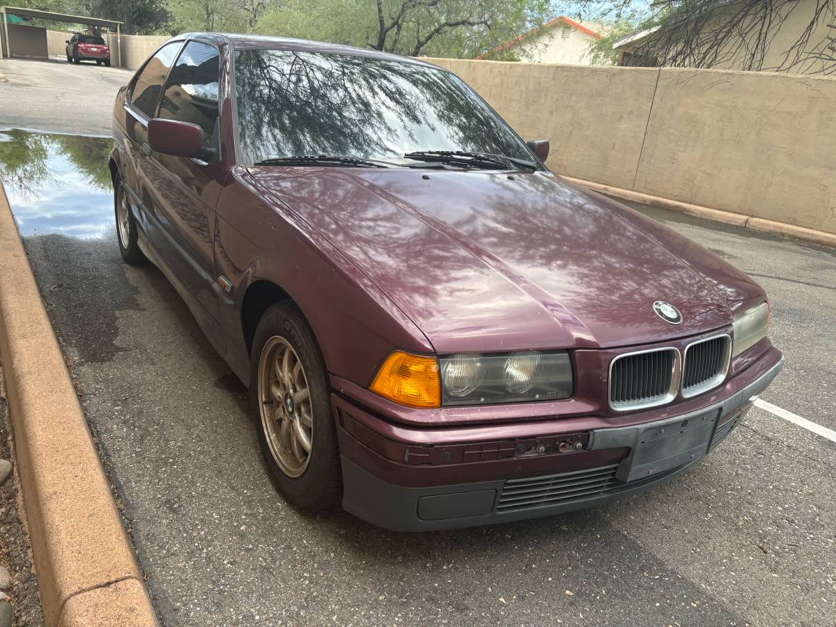 Bmw-318ti-1995-red