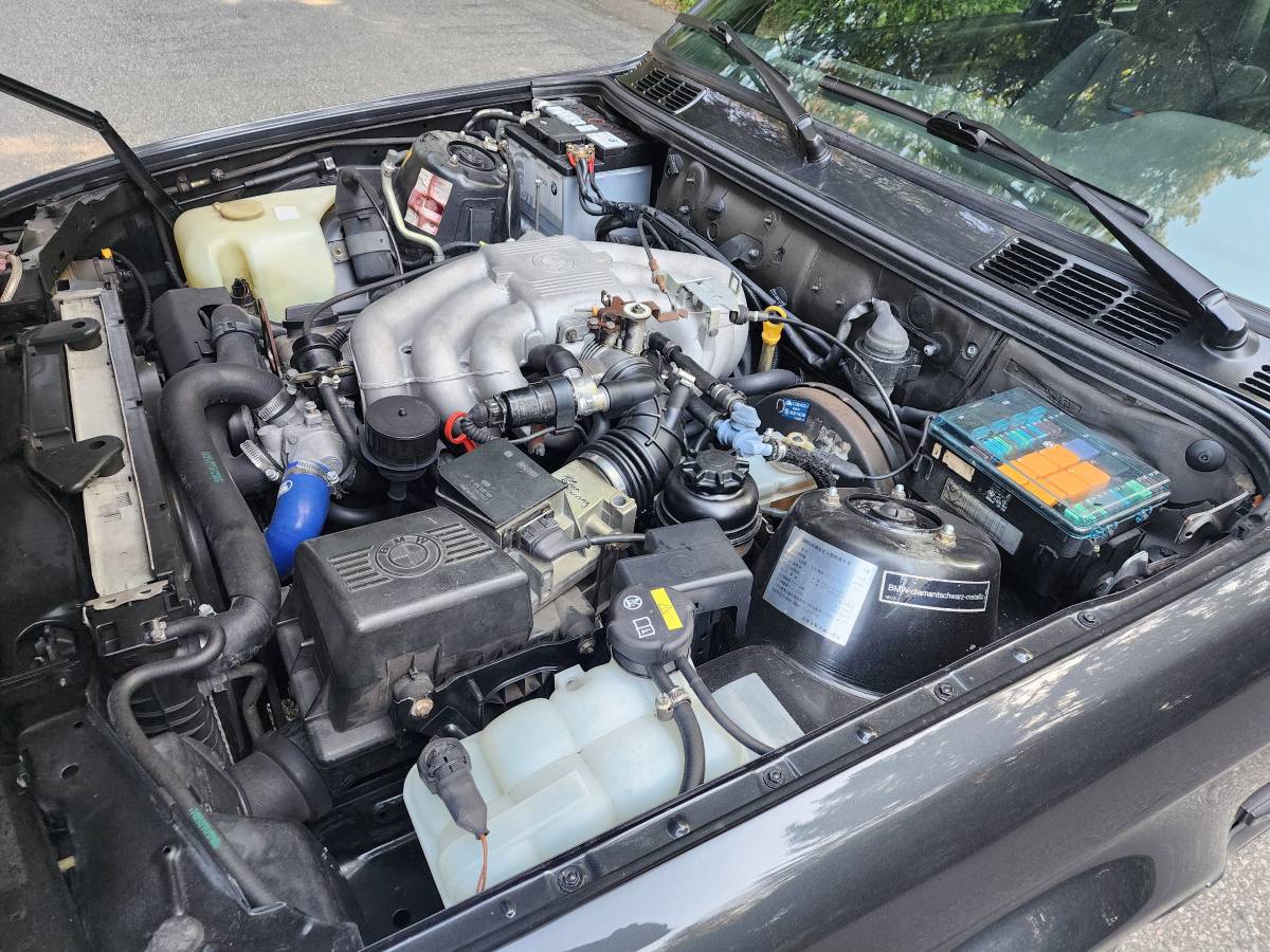 Bmw-320i-1988-black-10