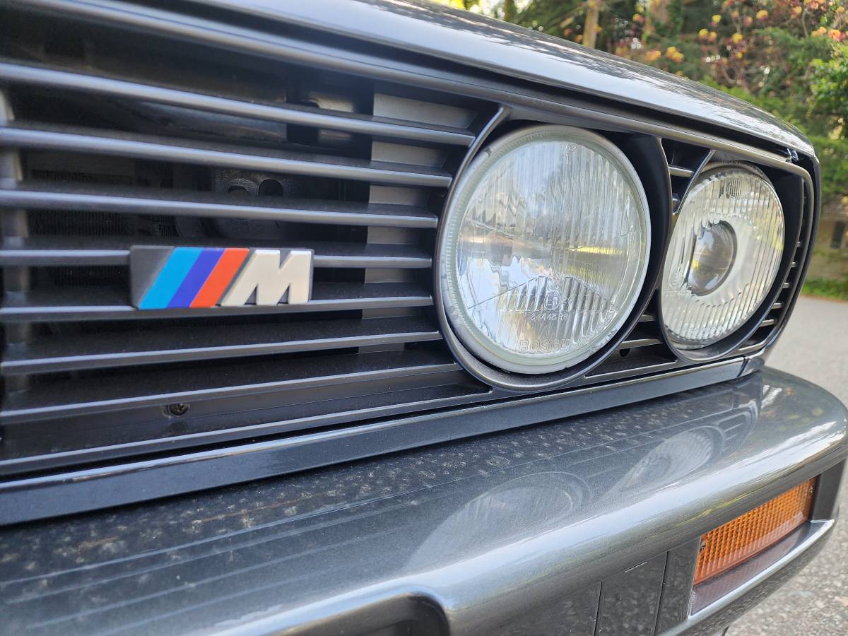 Bmw-320i-1988-black-11
