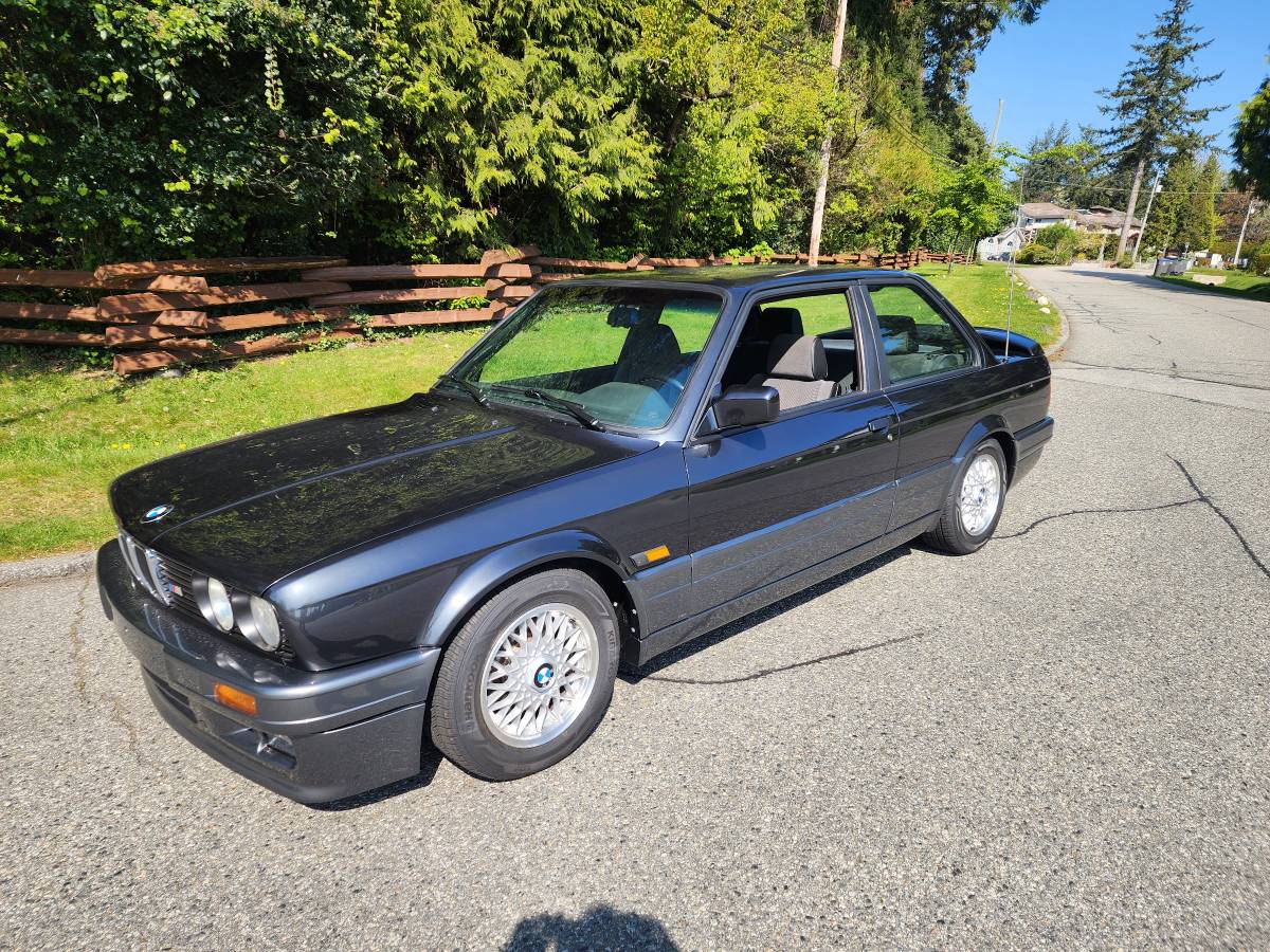 Bmw-320i-1988-black-13