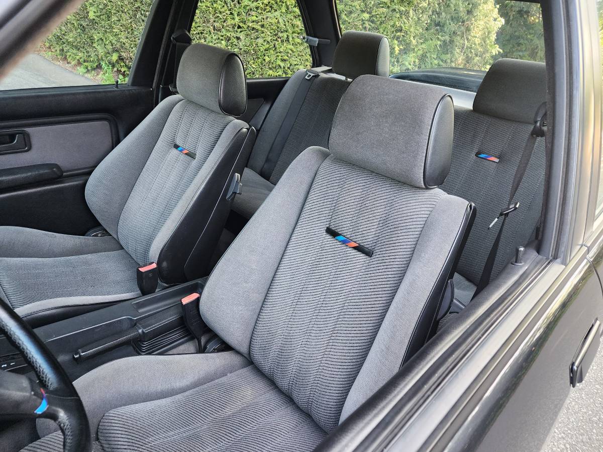 Bmw-320i-1988-black-14