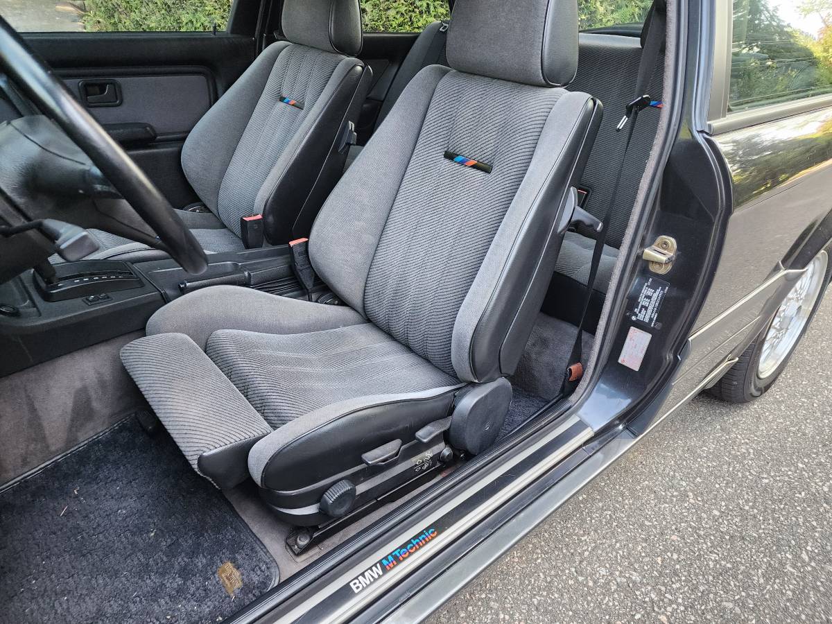 Bmw-320i-1988-black-15
