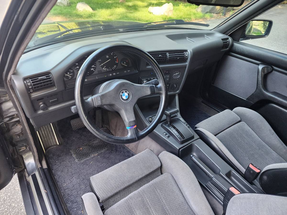 Bmw-320i-1988-black-17