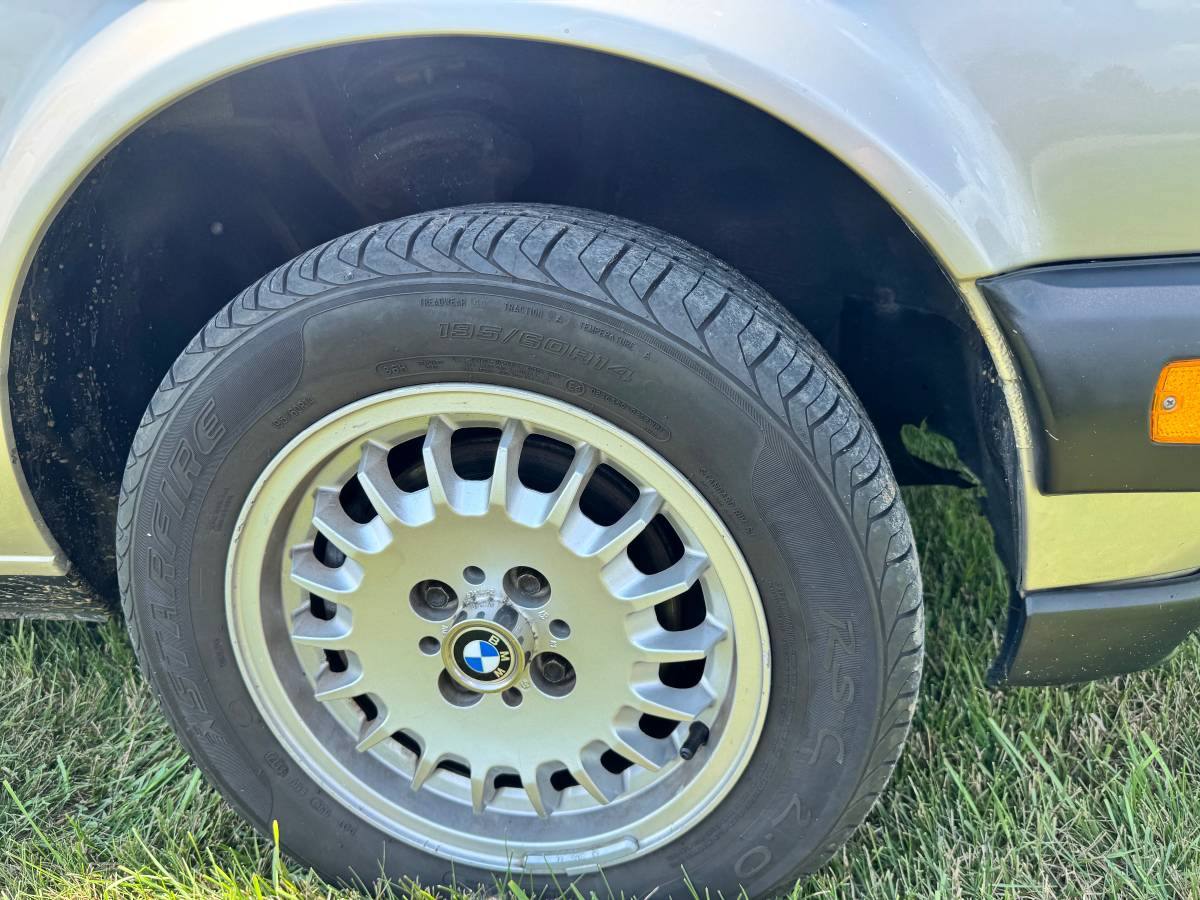 Bmw-325e-1985-silver-10