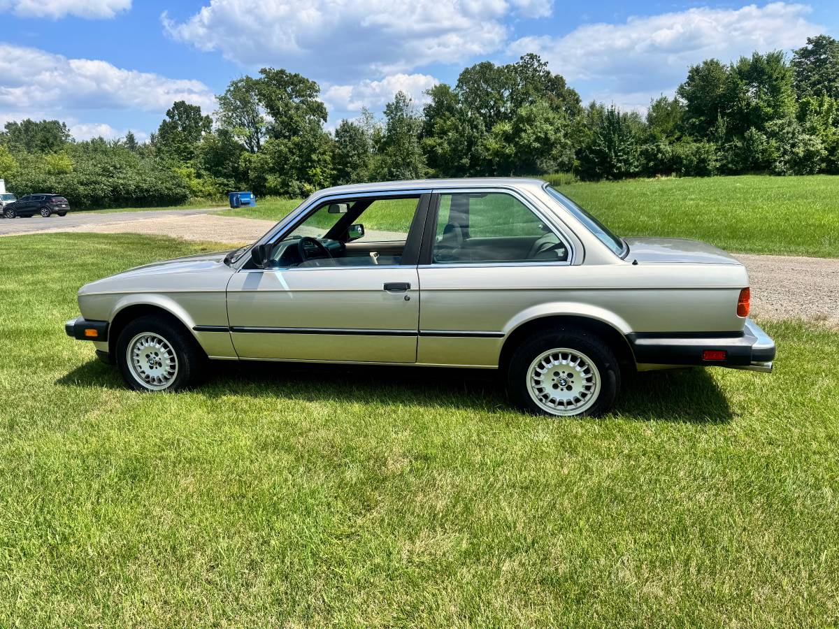Bmw-325e-1985-silver-12