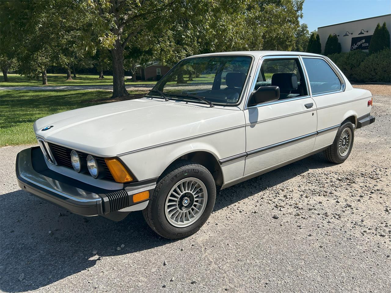Bmw-325i-1983-Alpine-white-Blue-1