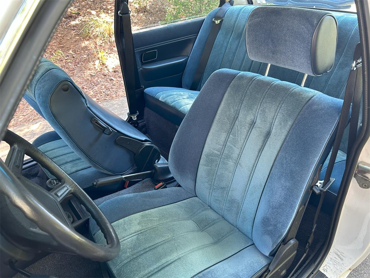 Bmw-325i-1983-Alpine-white-Blue-16