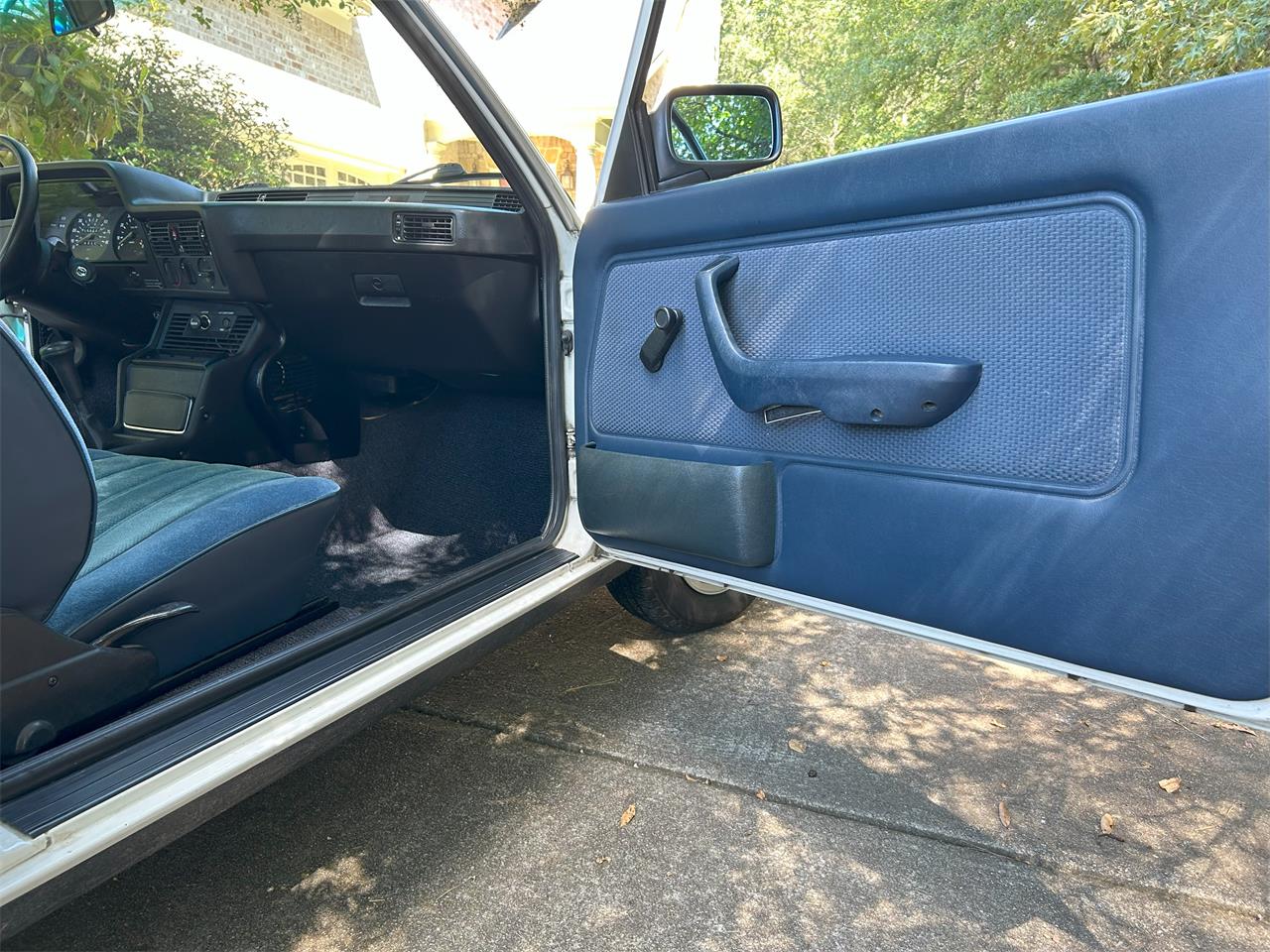 Bmw-325i-1983-Alpine-white-Blue-21