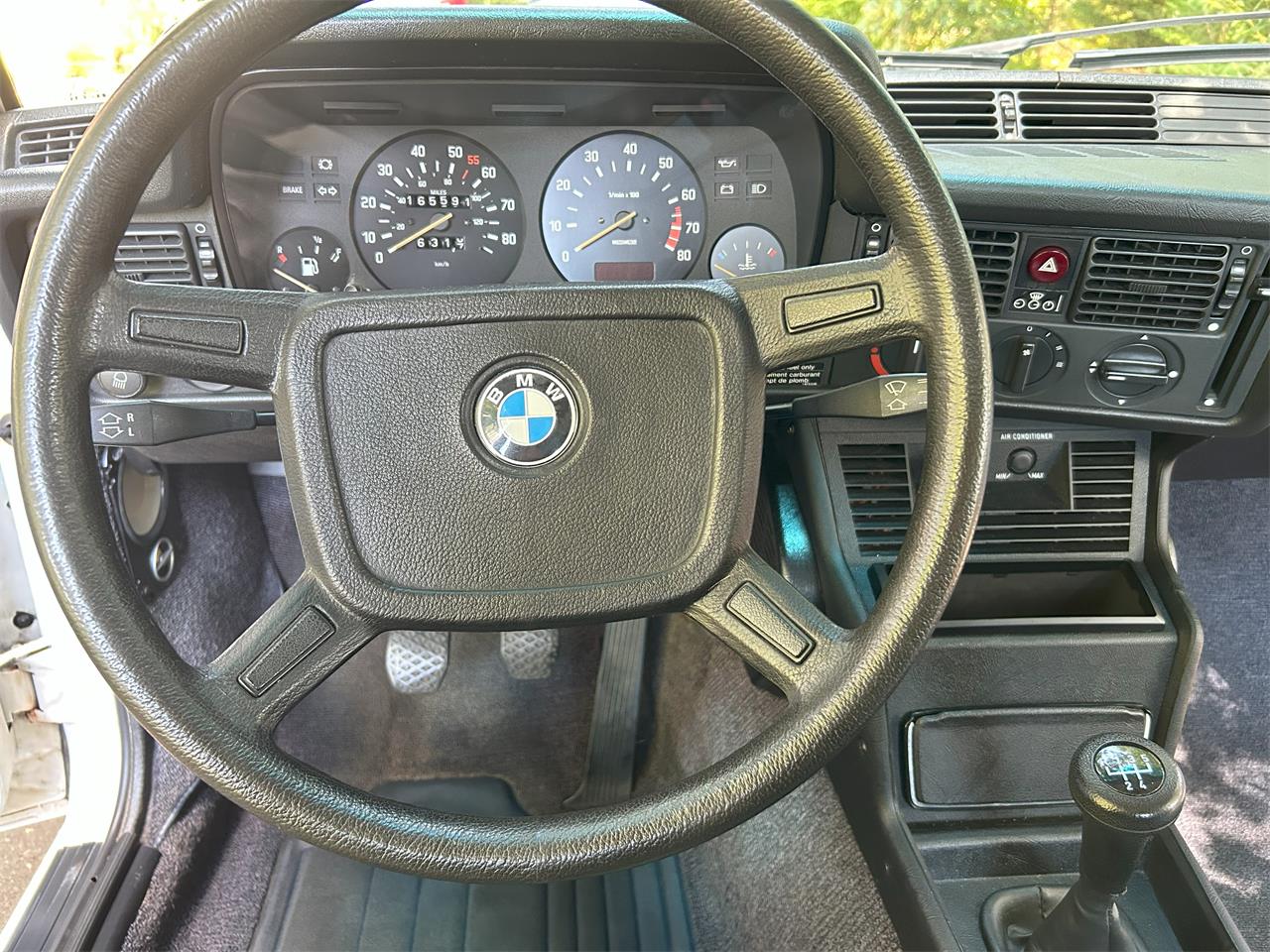 Bmw-325i-1983-Alpine-white-Blue-24