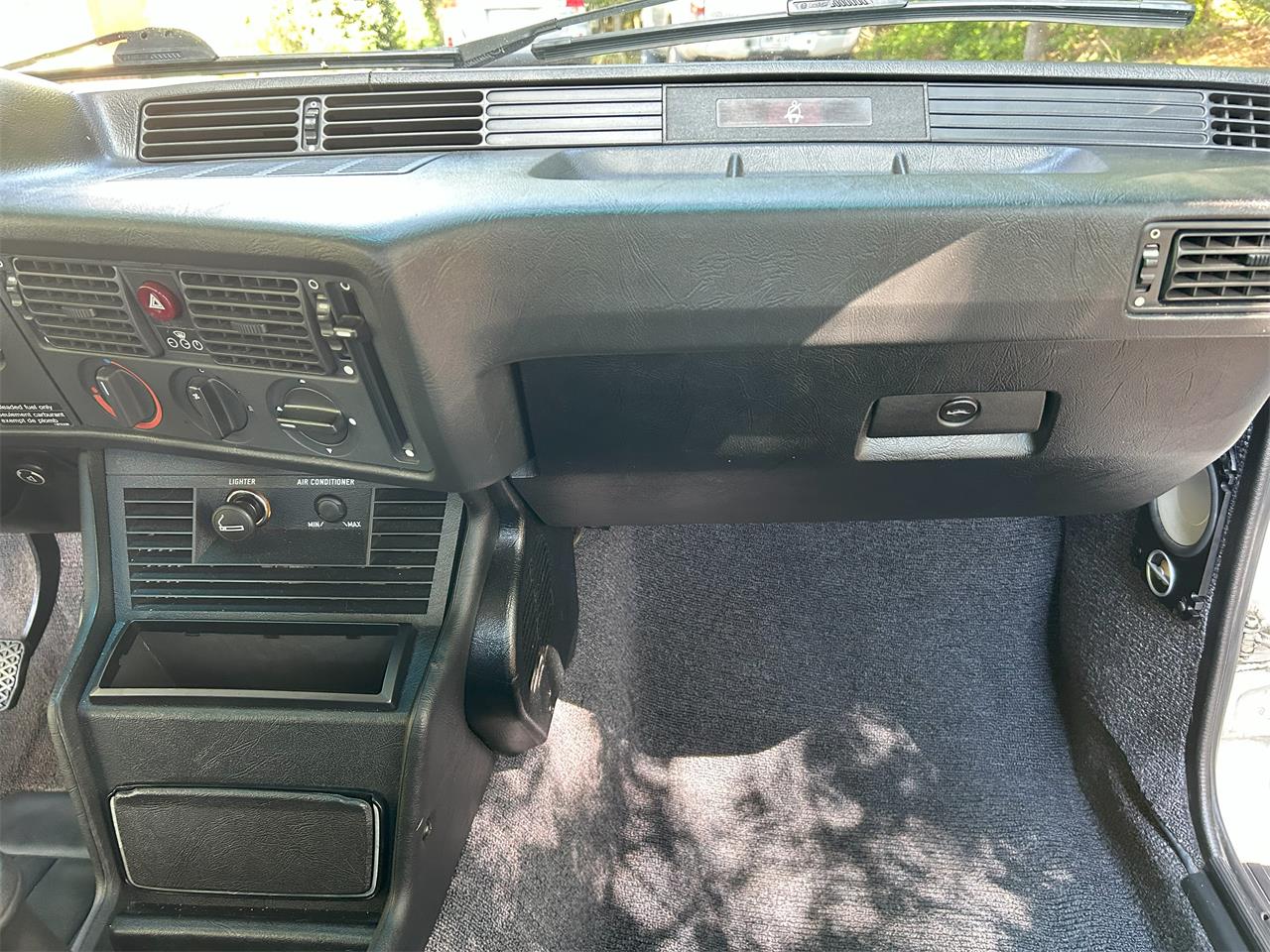Bmw-325i-1983-Alpine-white-Blue-25