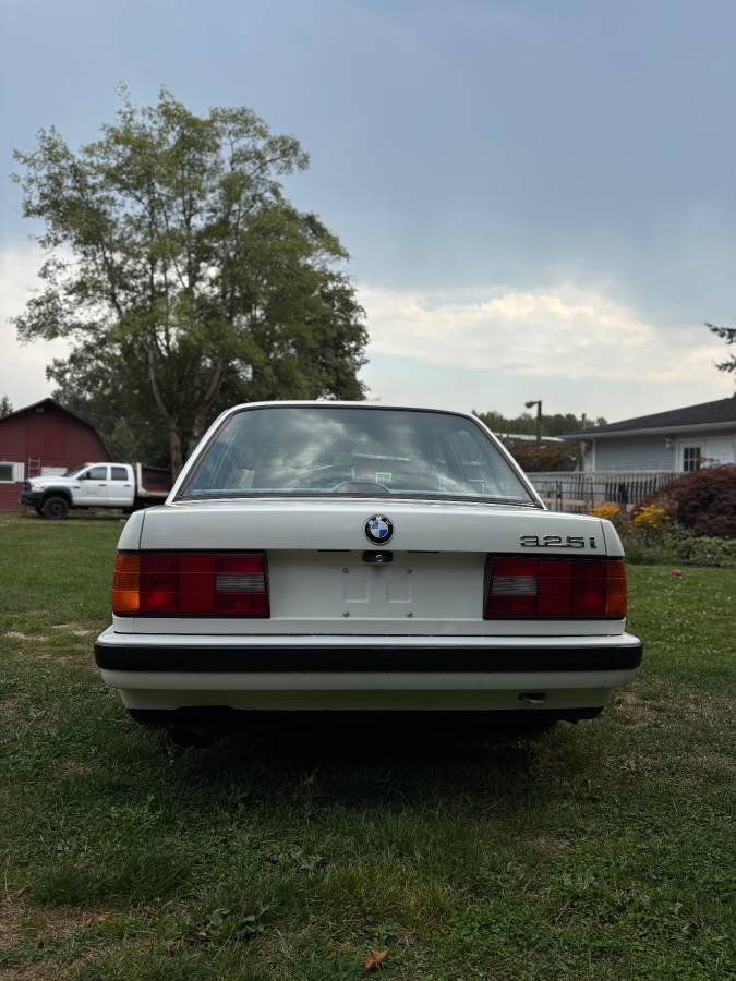 Bmw-325i-1990-white-1