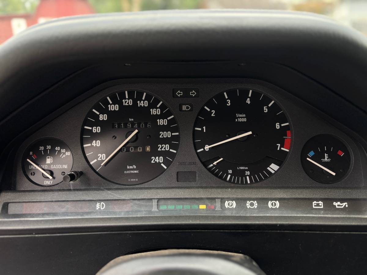 Bmw-325i-1990-white-8