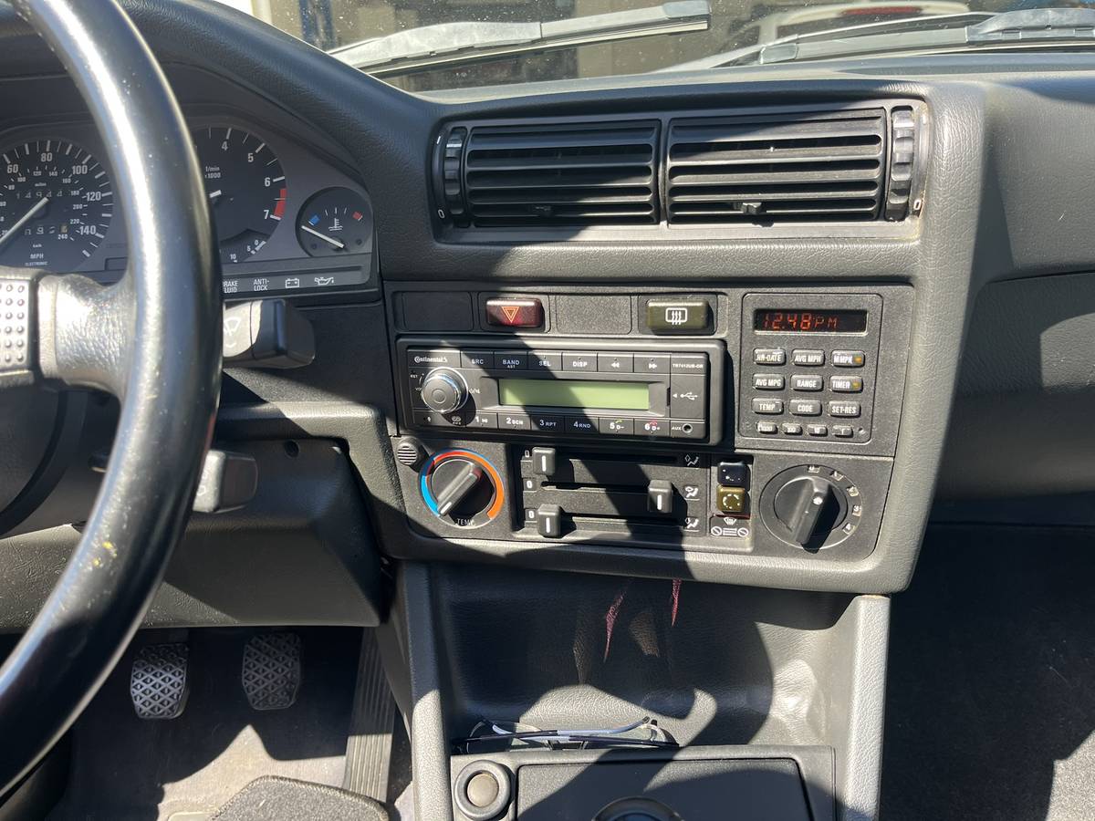 Bmw-325i-1991-10