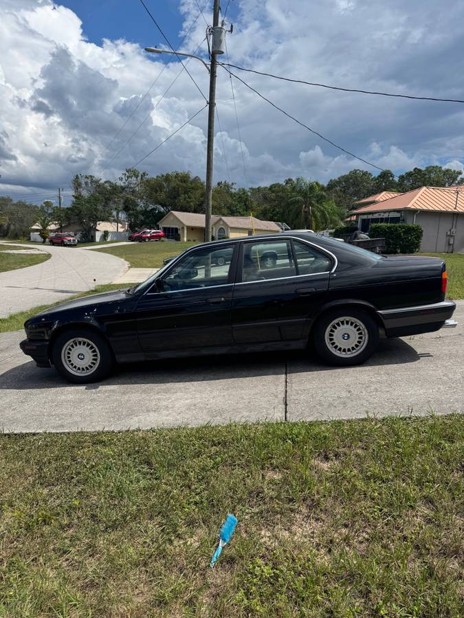 Bmw-525i-1990-black-3