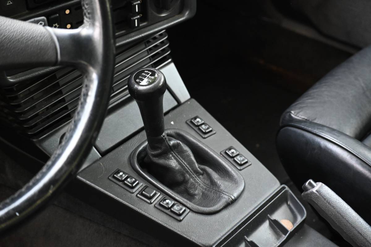 Bmw-e28-535is-1987-silver-21