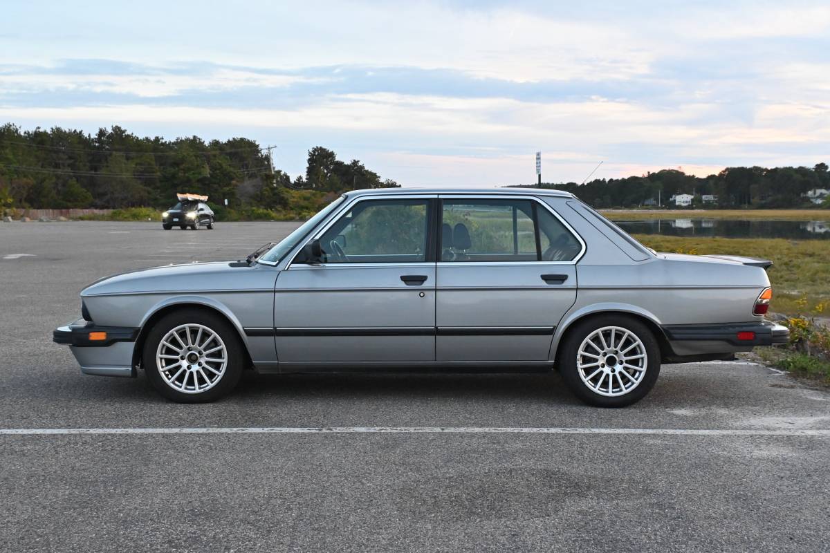 Bmw-e28-535is-1987-silver-36