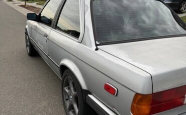 Bmw-e30-1983-10