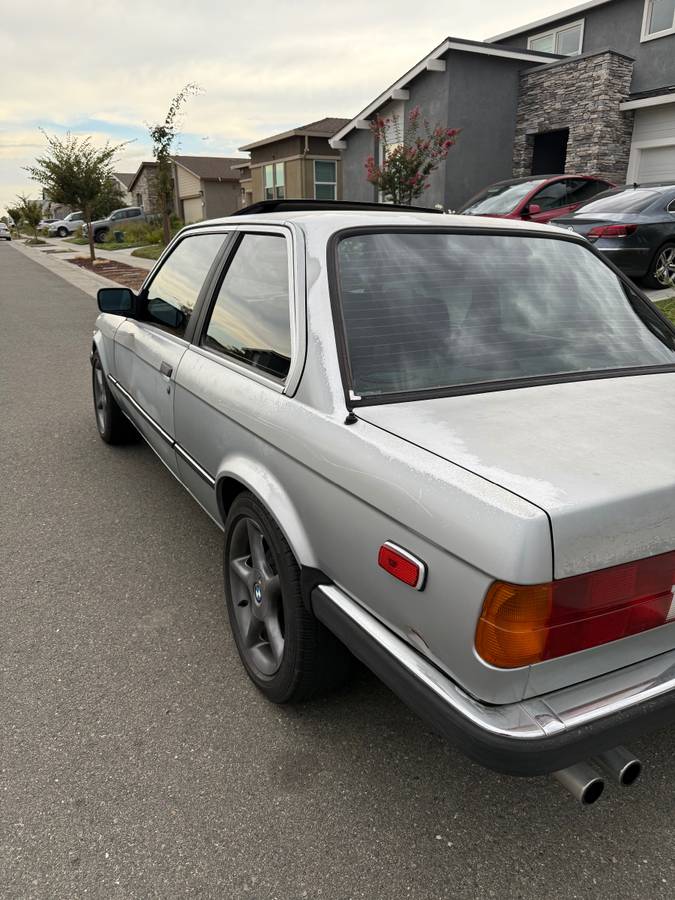 Bmw-e30-1983-10