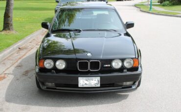 Bmw-m5-1992-black-2