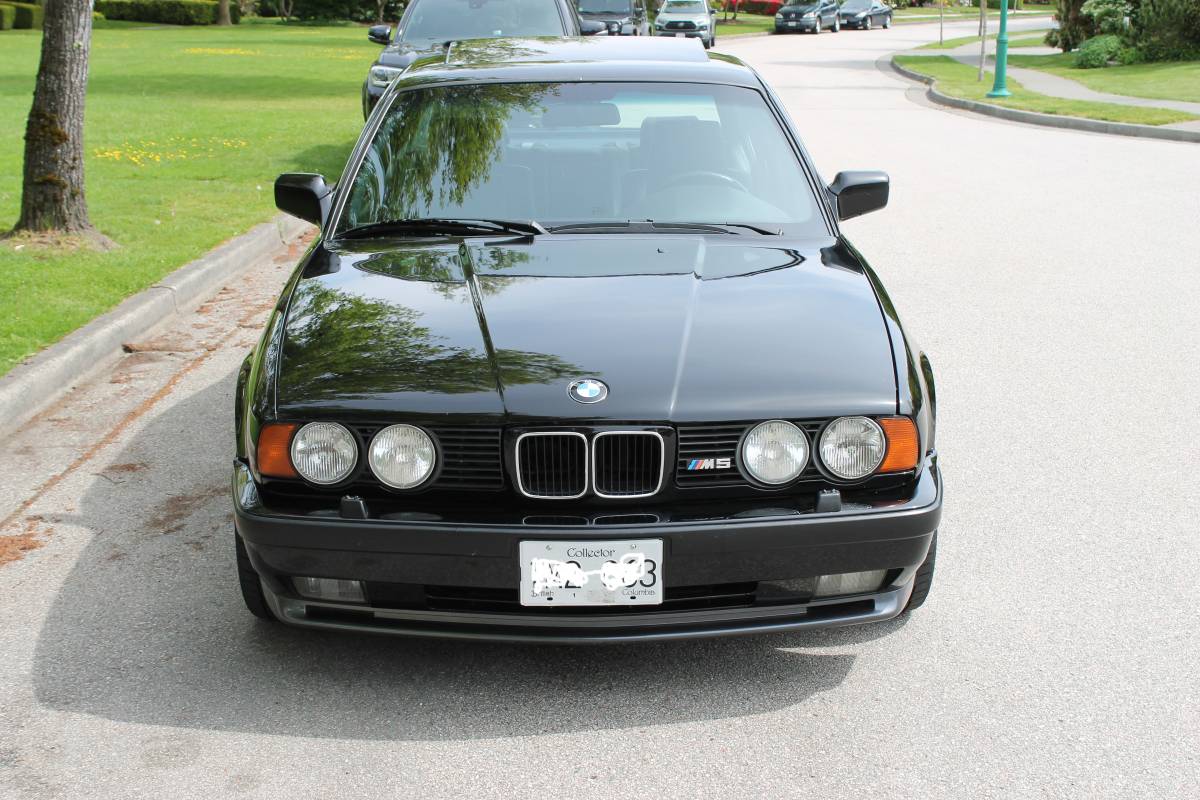 Bmw-m5-1992-black-2