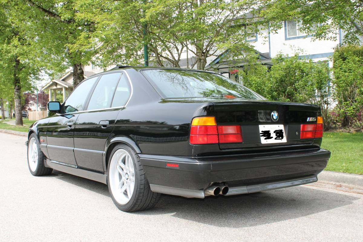 Bmw-m5-1992-black-5
