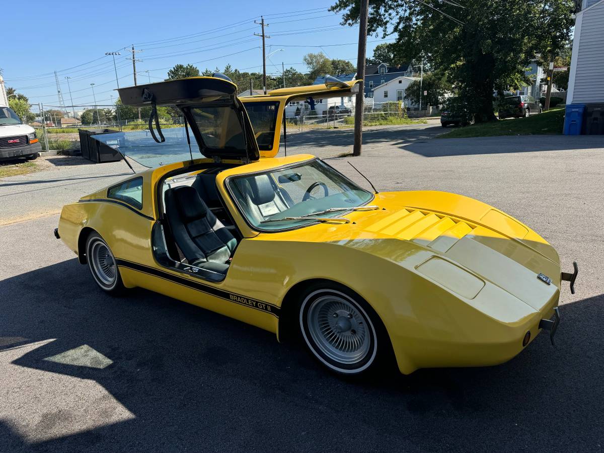 Bradley-gt-ii-1978-yellow-10
