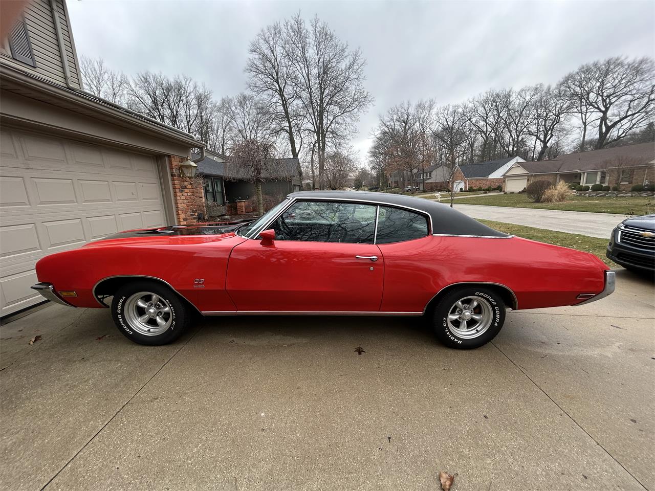 Buick-Gran-sport-1972-fire-red-black