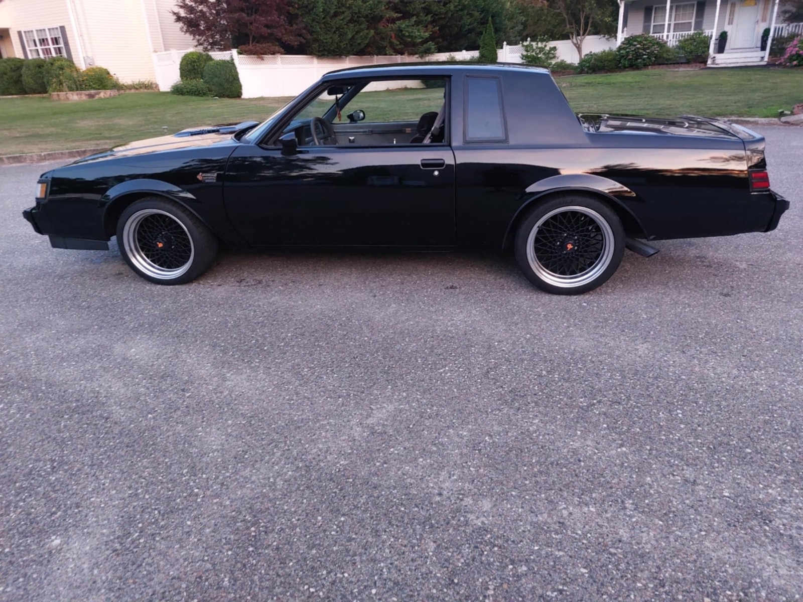 Buick-Grand-National-1987-American-Muscle-Car-2