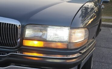 Buick-Park-Avenue-1994-Sedan-1