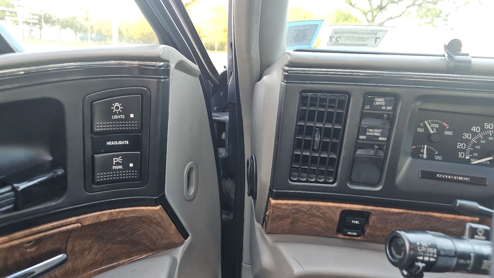 Buick-Park-Avenue-1994-Sedan-11