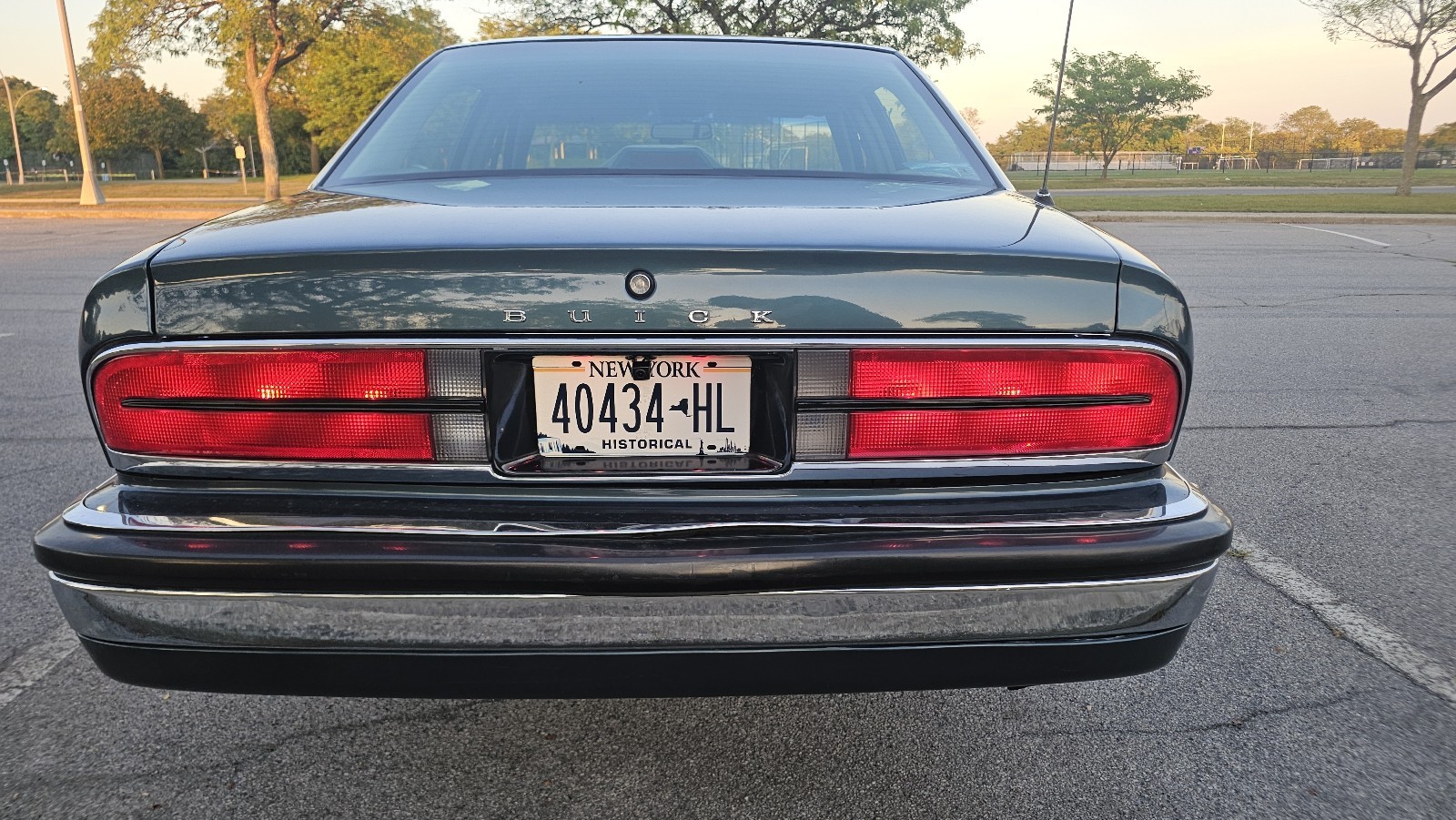 Buick-Park-Avenue-1994-Sedan-2