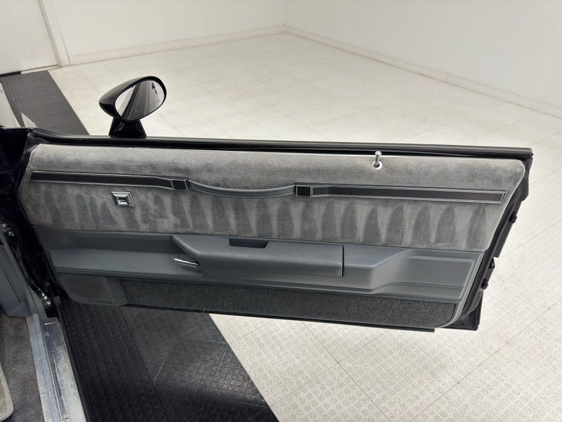 Buick-Regal-1986-Black-Gray-30