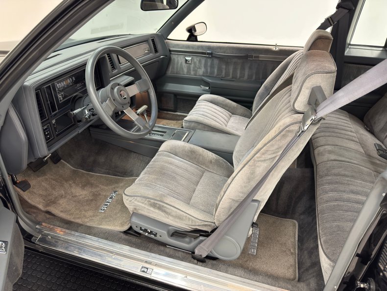 Buick-Regal-1986-Black-Gray-32