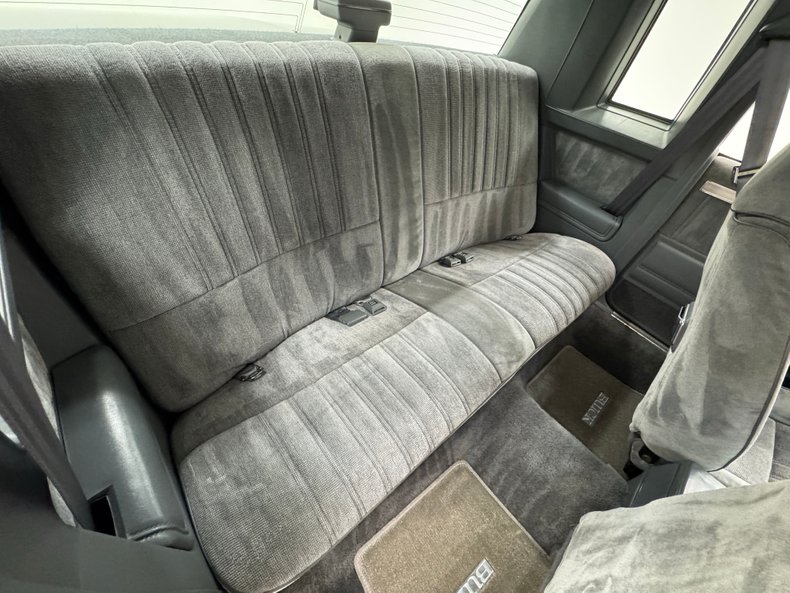 Buick-Regal-1986-Black-Gray-36