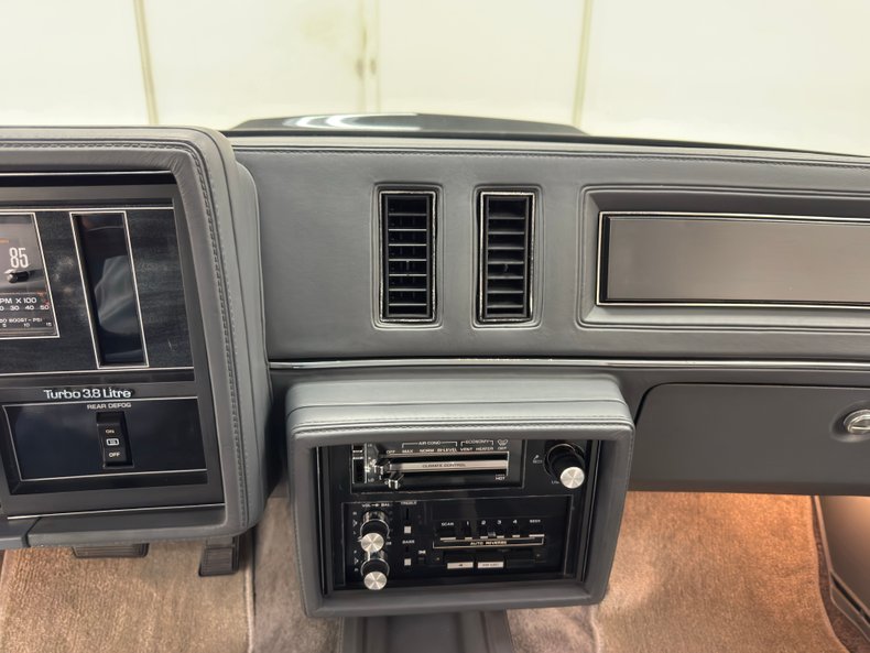 Buick-Regal-1986-Black-Gray-42
