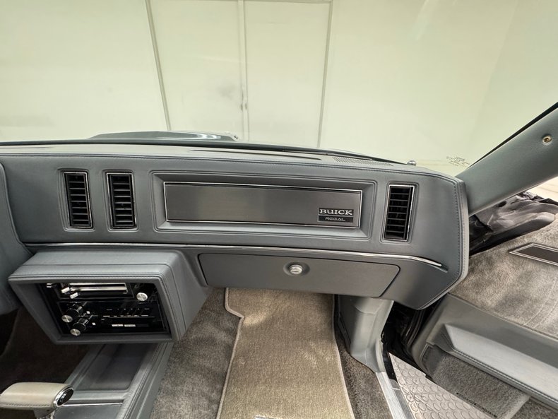 Buick-Regal-1986-Black-Gray-43