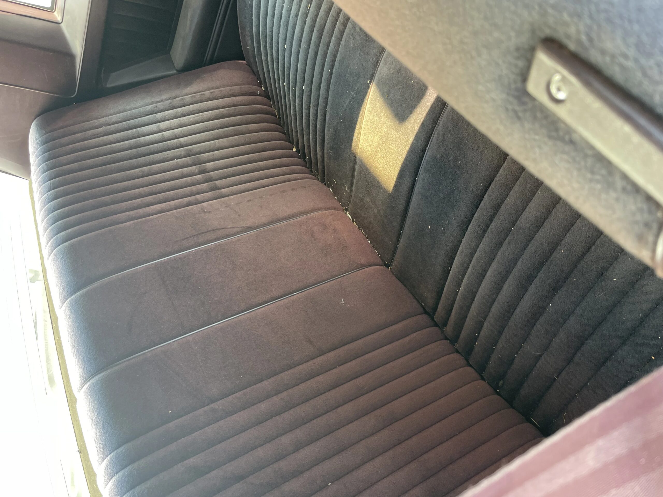 Buick-Regal-coupe-1985-White-Burgundy-11