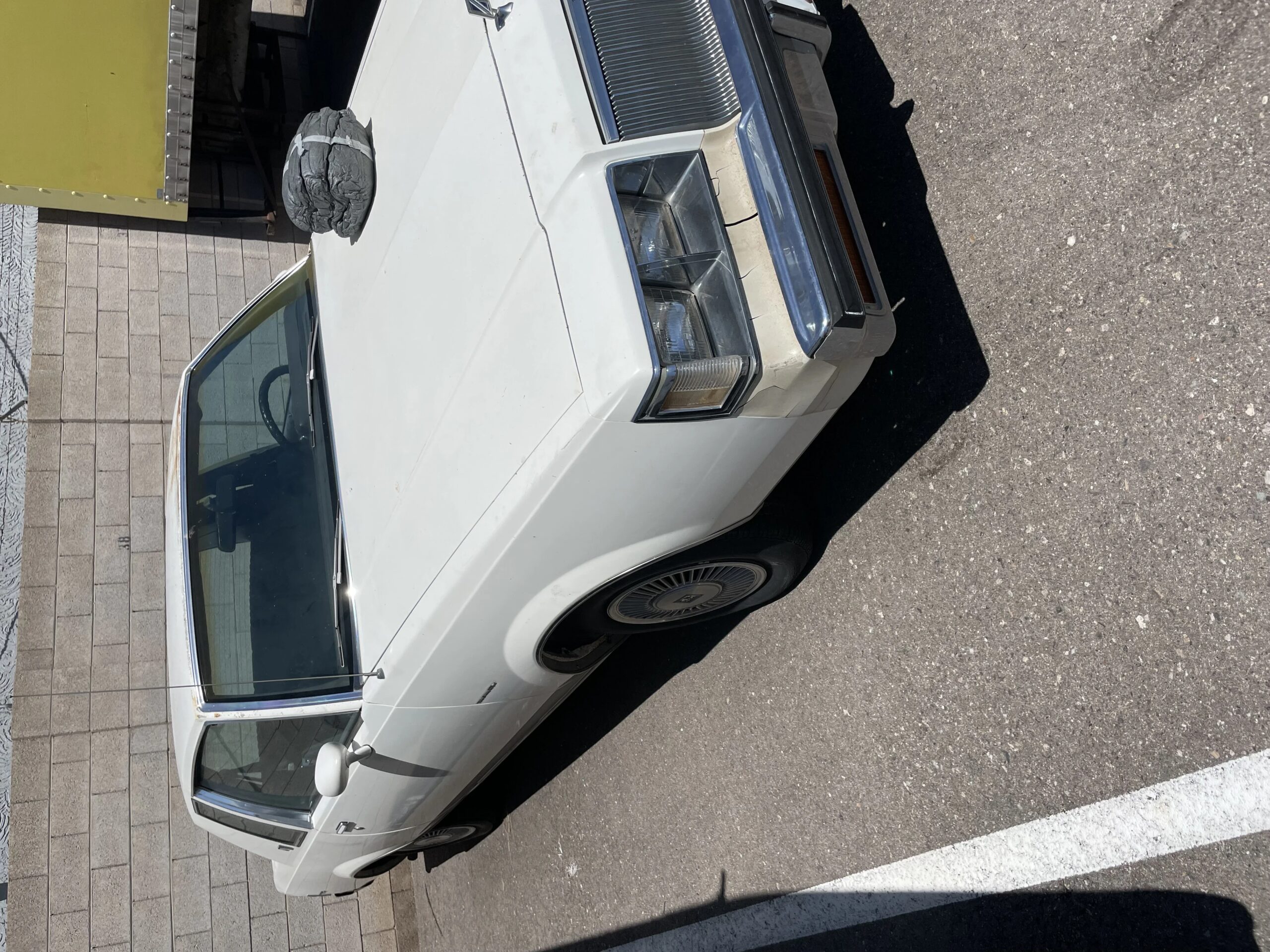 Buick-Regal-coupe-1985-White-Burgundy-4
