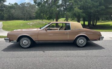 Buick-Riviera-1982-Coupe-13