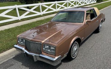 Buick-Riviera-1982-Coupe-18