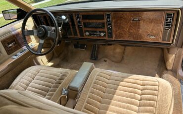 Buick-Riviera-1982-Coupe-22