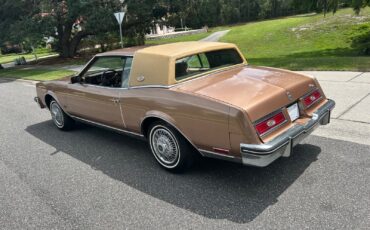 Buick-Riviera-1982-Coupe-24