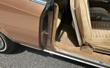 Buick-Riviera-1982-Coupe-25