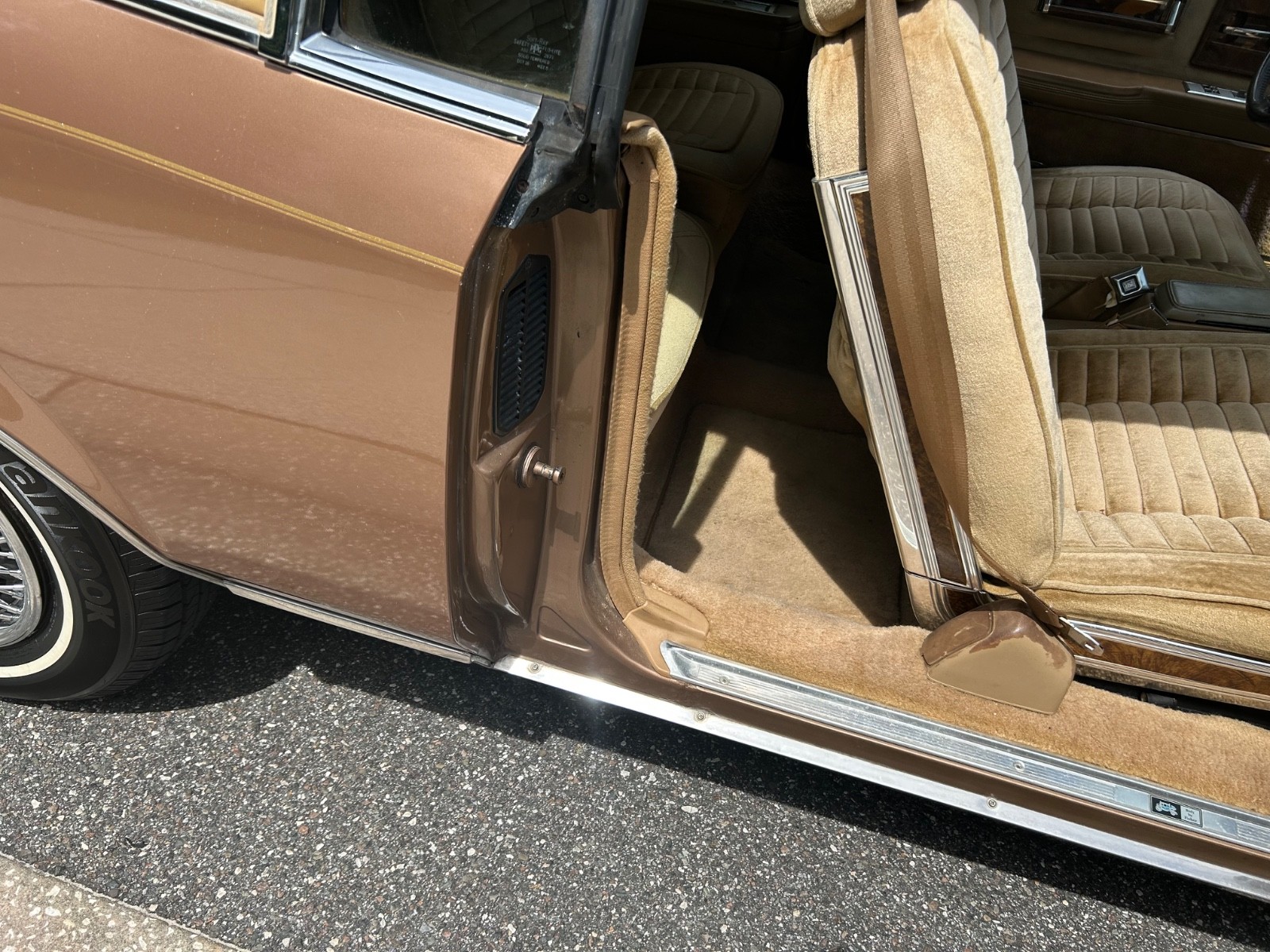 Buick-Riviera-1982-Coupe-25