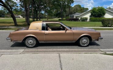 Buick-Riviera-1982-Coupe-3