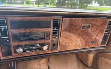 Buick-Riviera-1982-Coupe-32